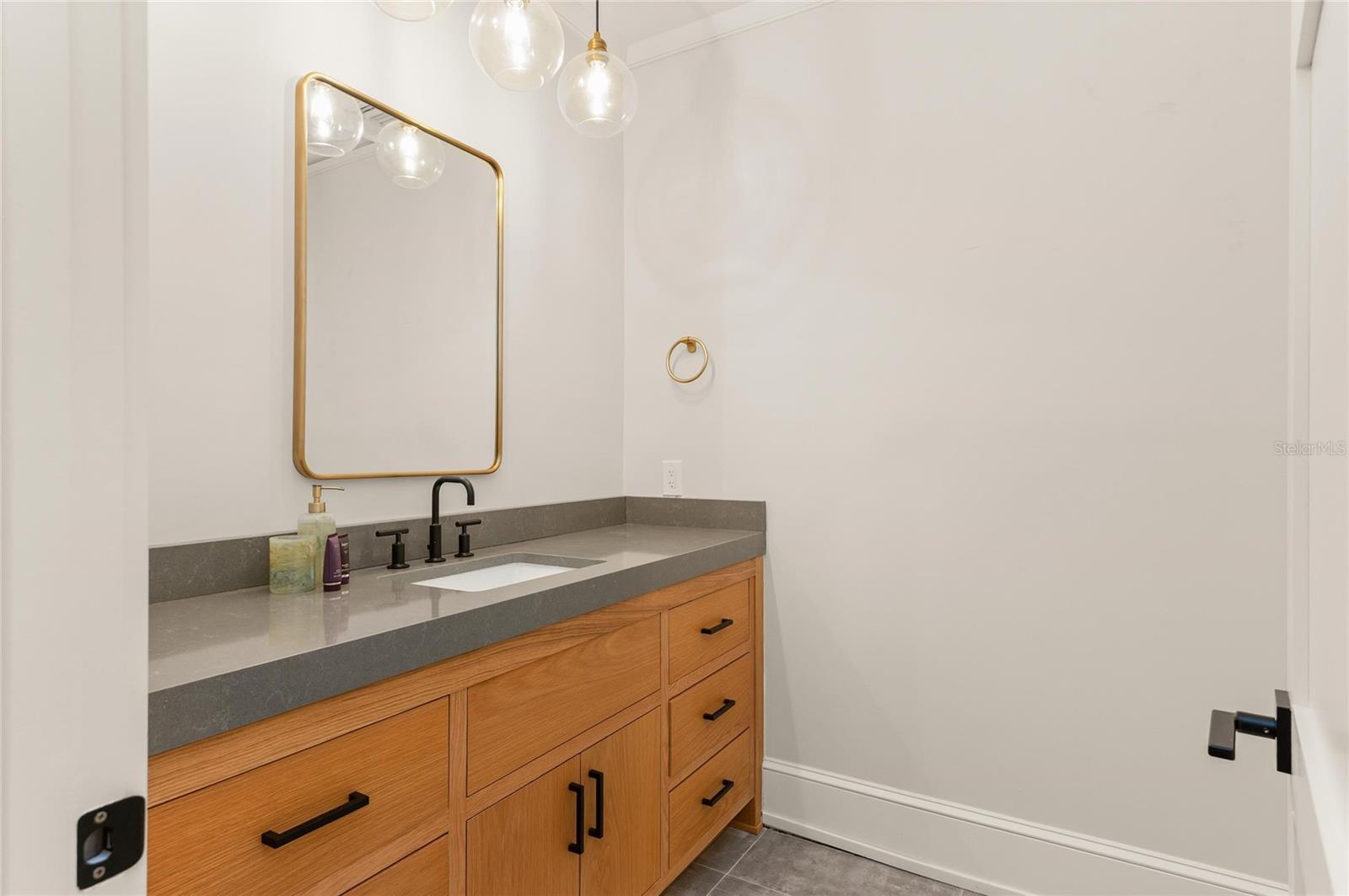 O6387200 Property Photo