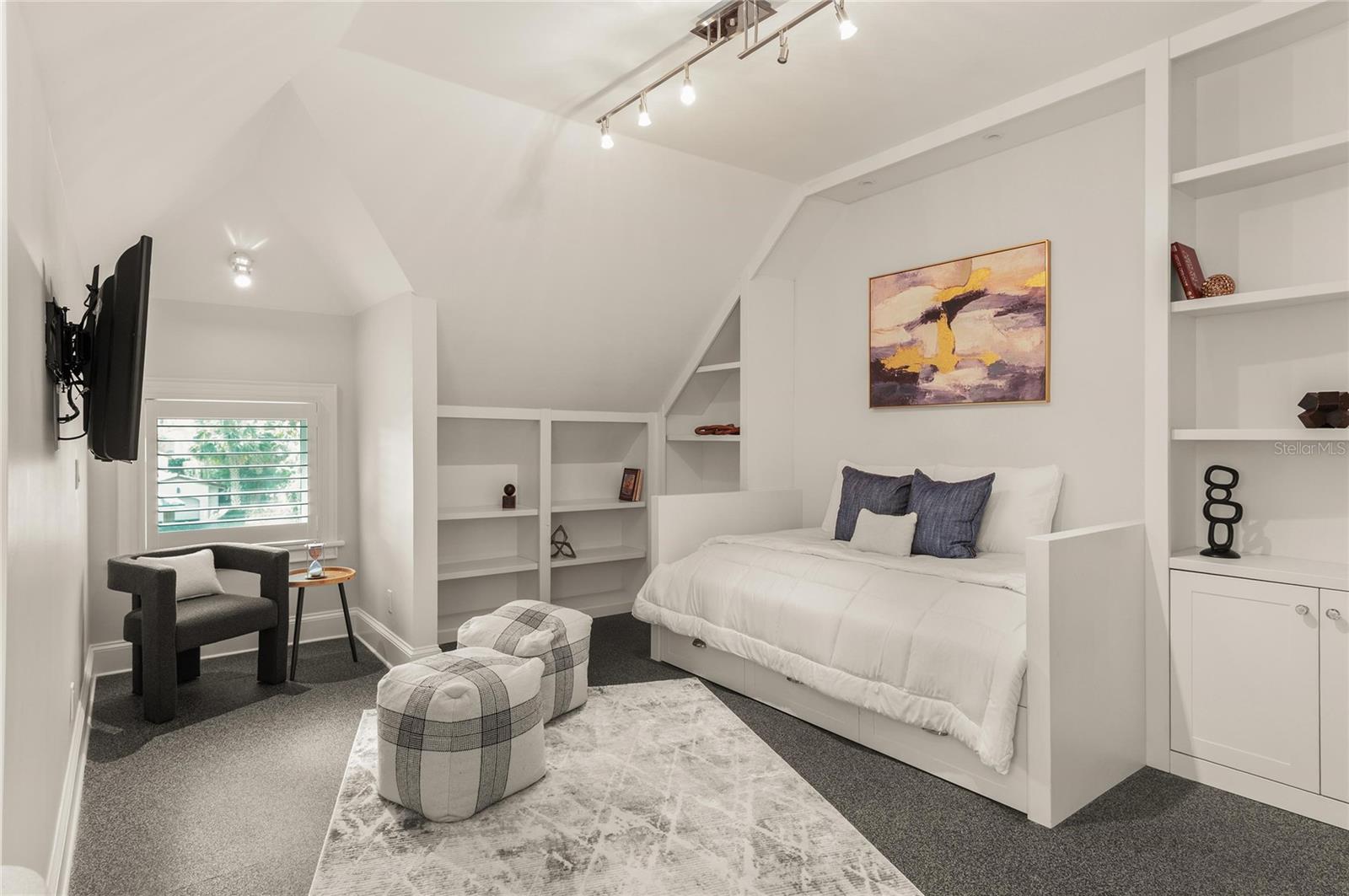 O6387200 Property Photo