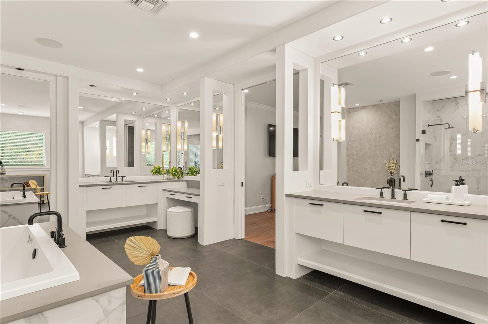 O6387200 Property Photo