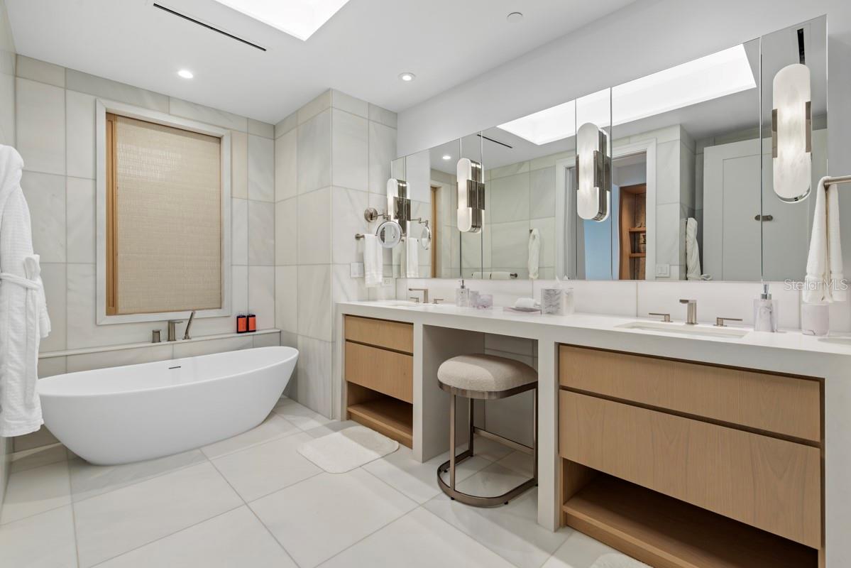 O6388385 Property Photo