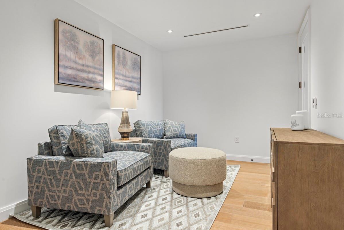 O6388385 Property Photo