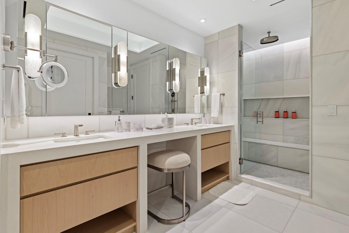 O6388385 Property Photo