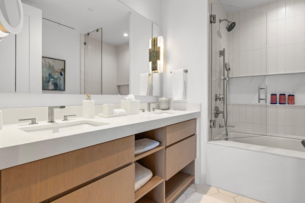 O6388385 Property Photo