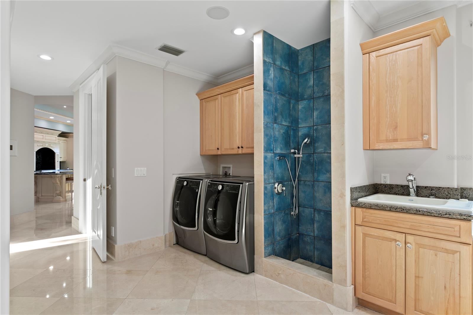 TB8487995 Property Photo