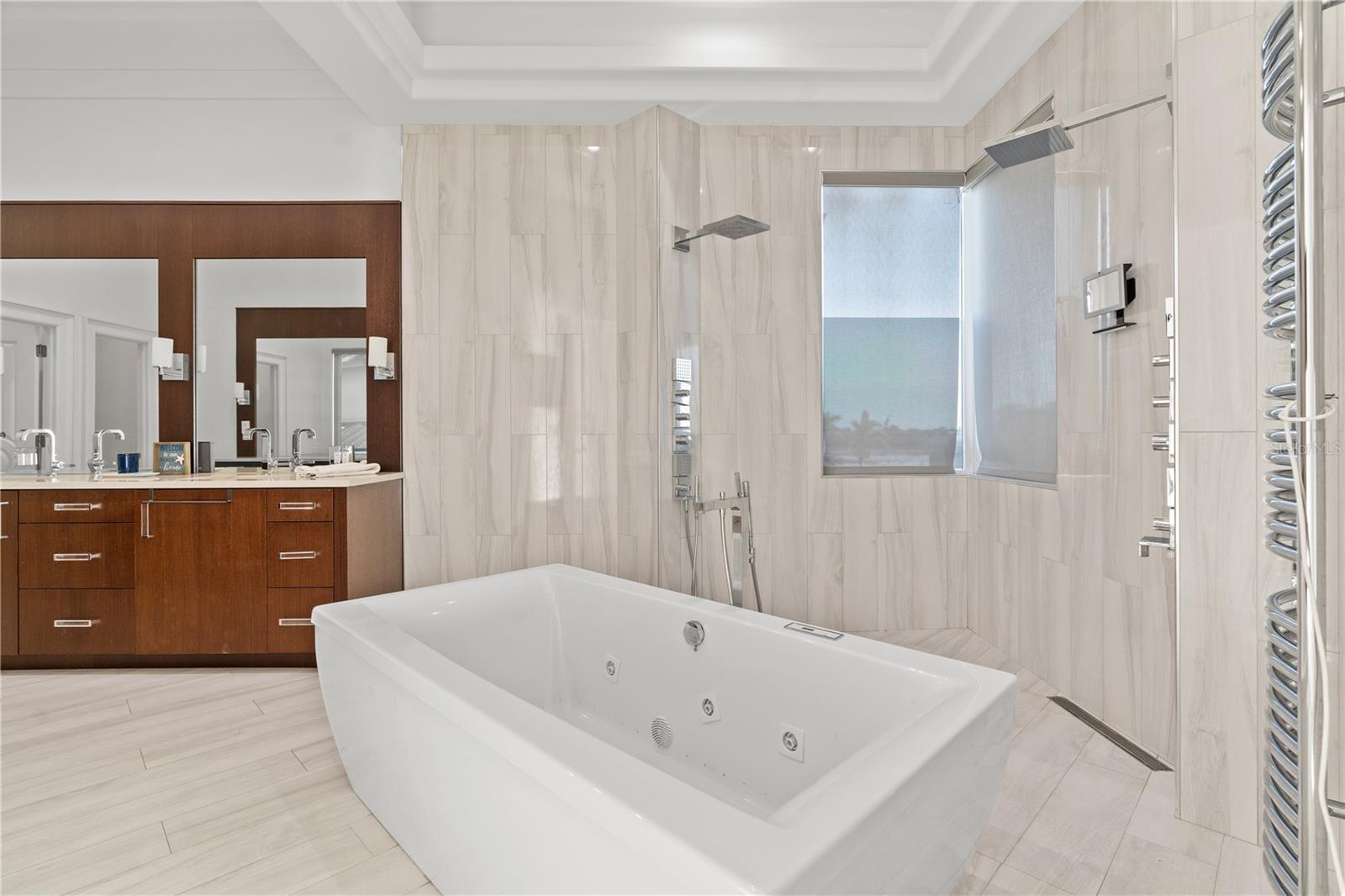 TB8487995 Property Photo