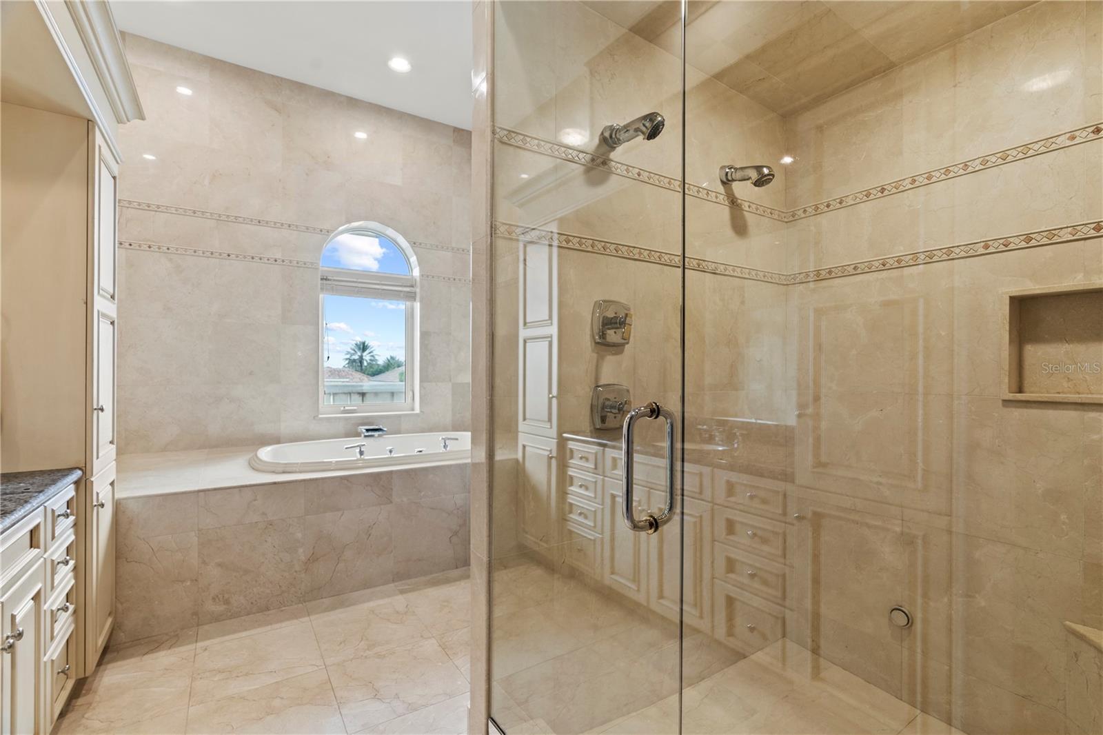 TB8487995 Property Photo