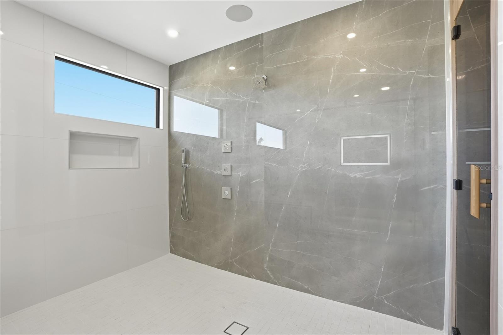 A4686737 Property Photo