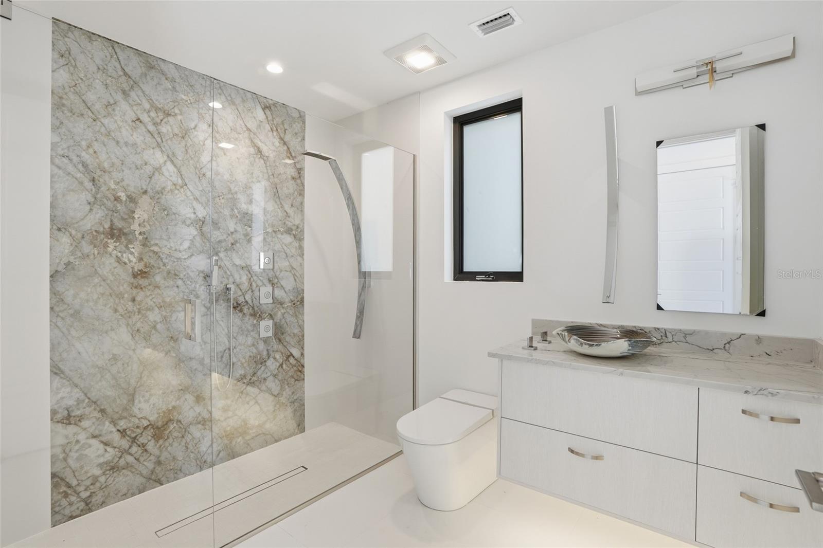 A4686737 Property Photo