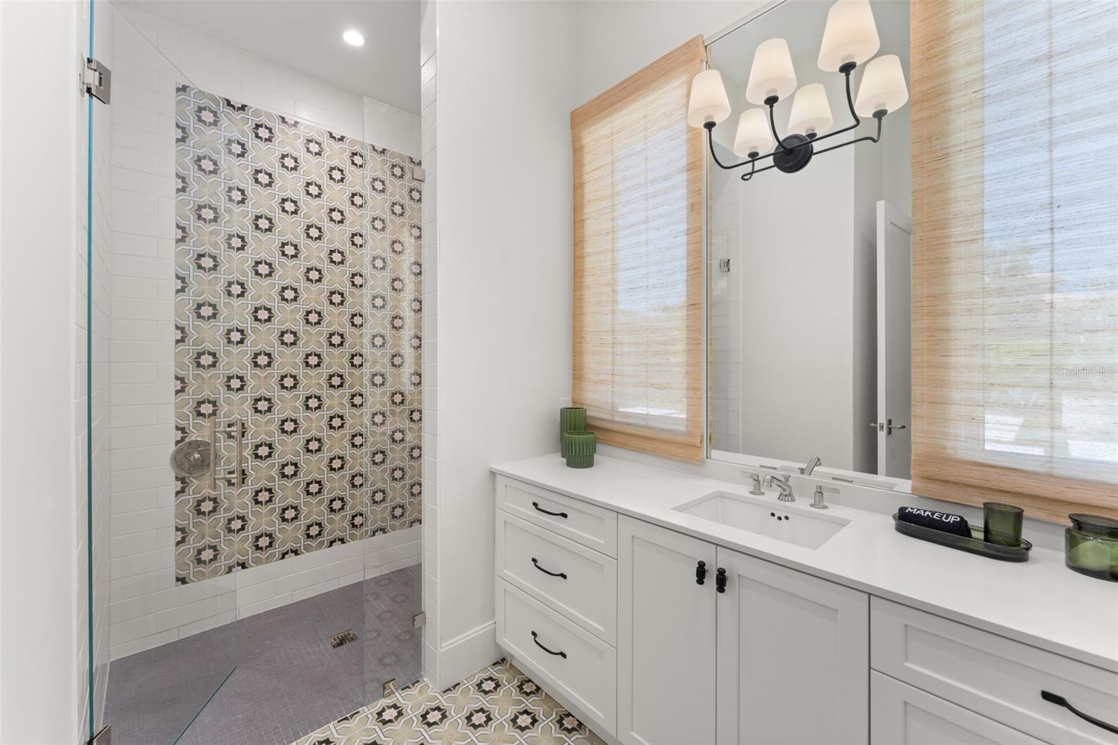 O6392916 Property Photo