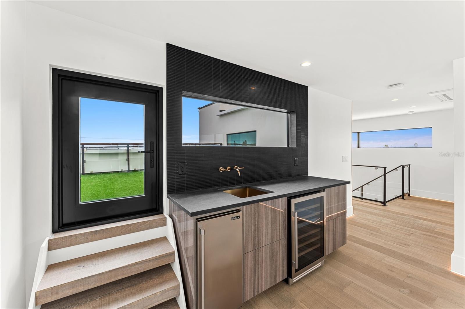 O6393010 Property Photo