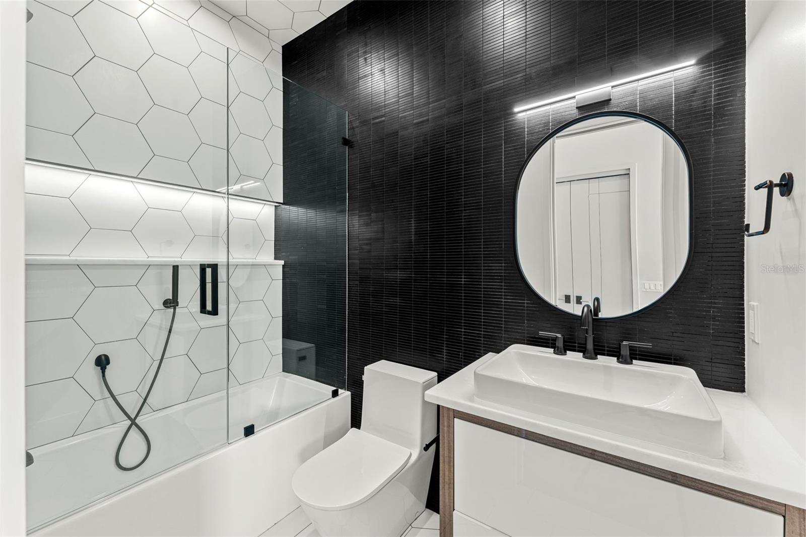 O6393010 Property Photo