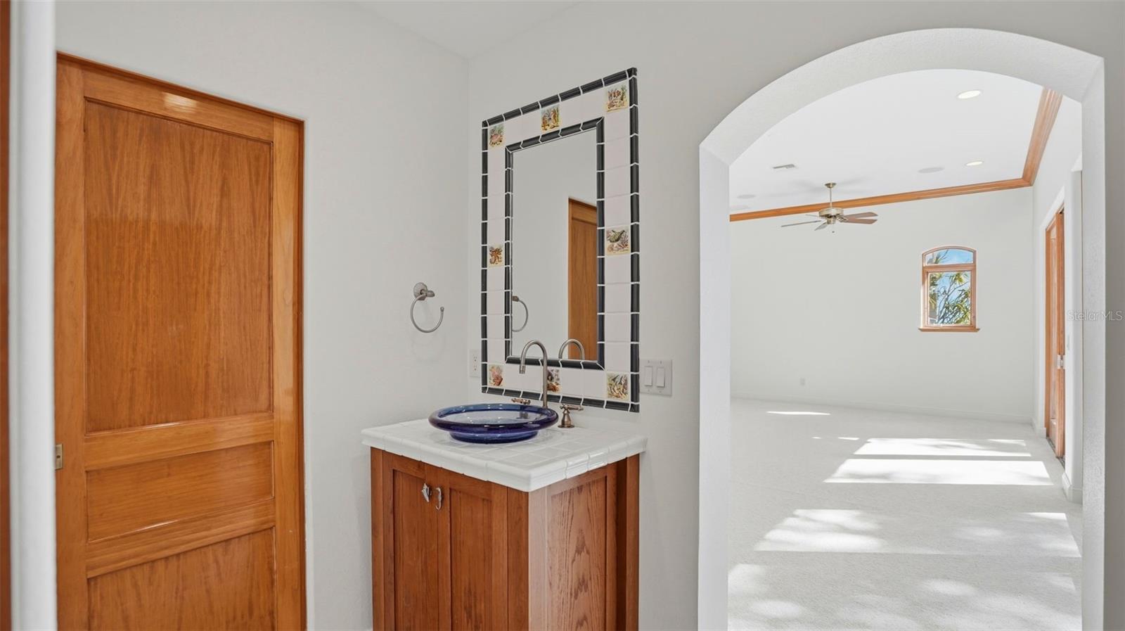 TB8489791 Property Photo