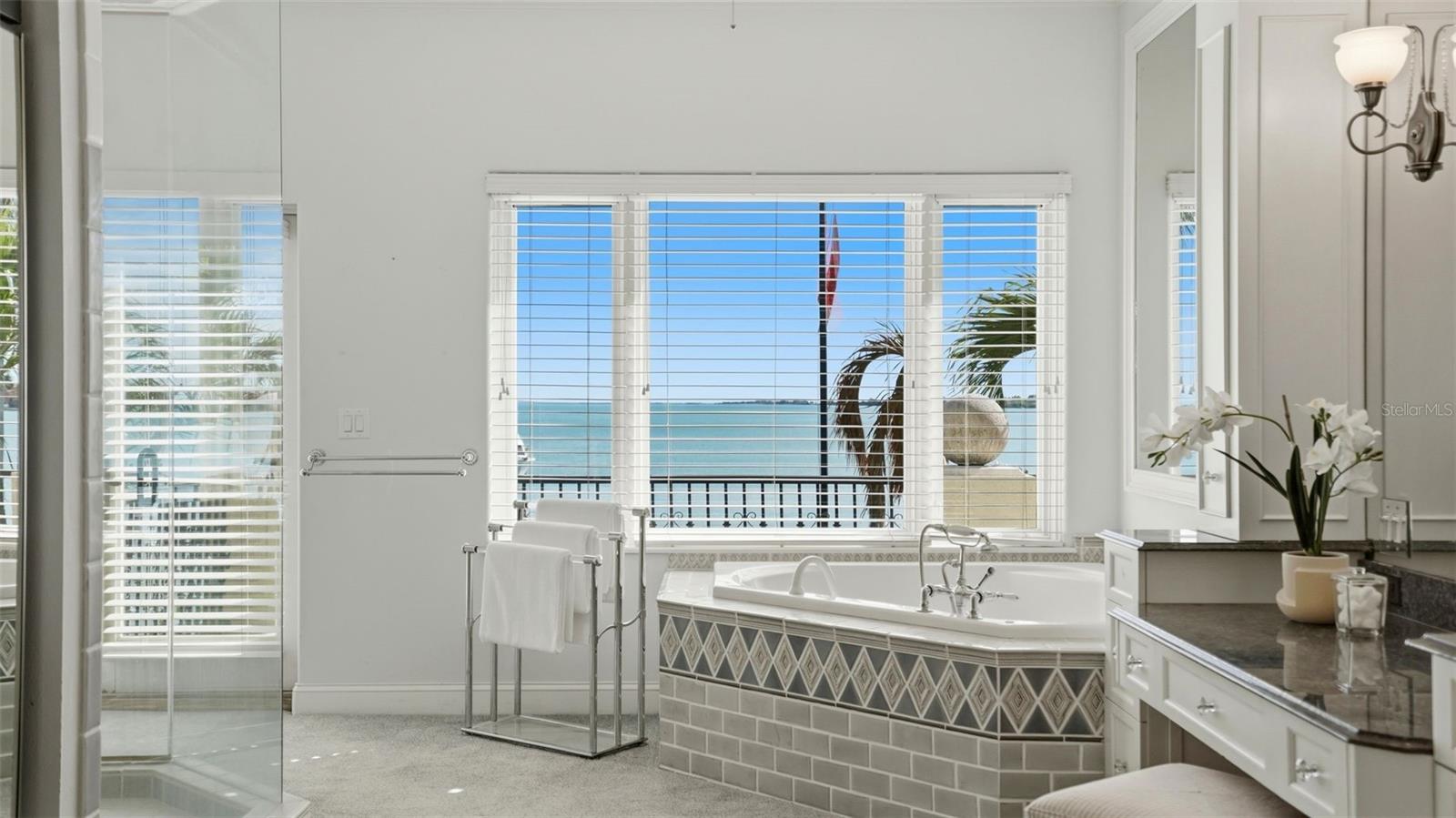 TB8489791 Property Photo