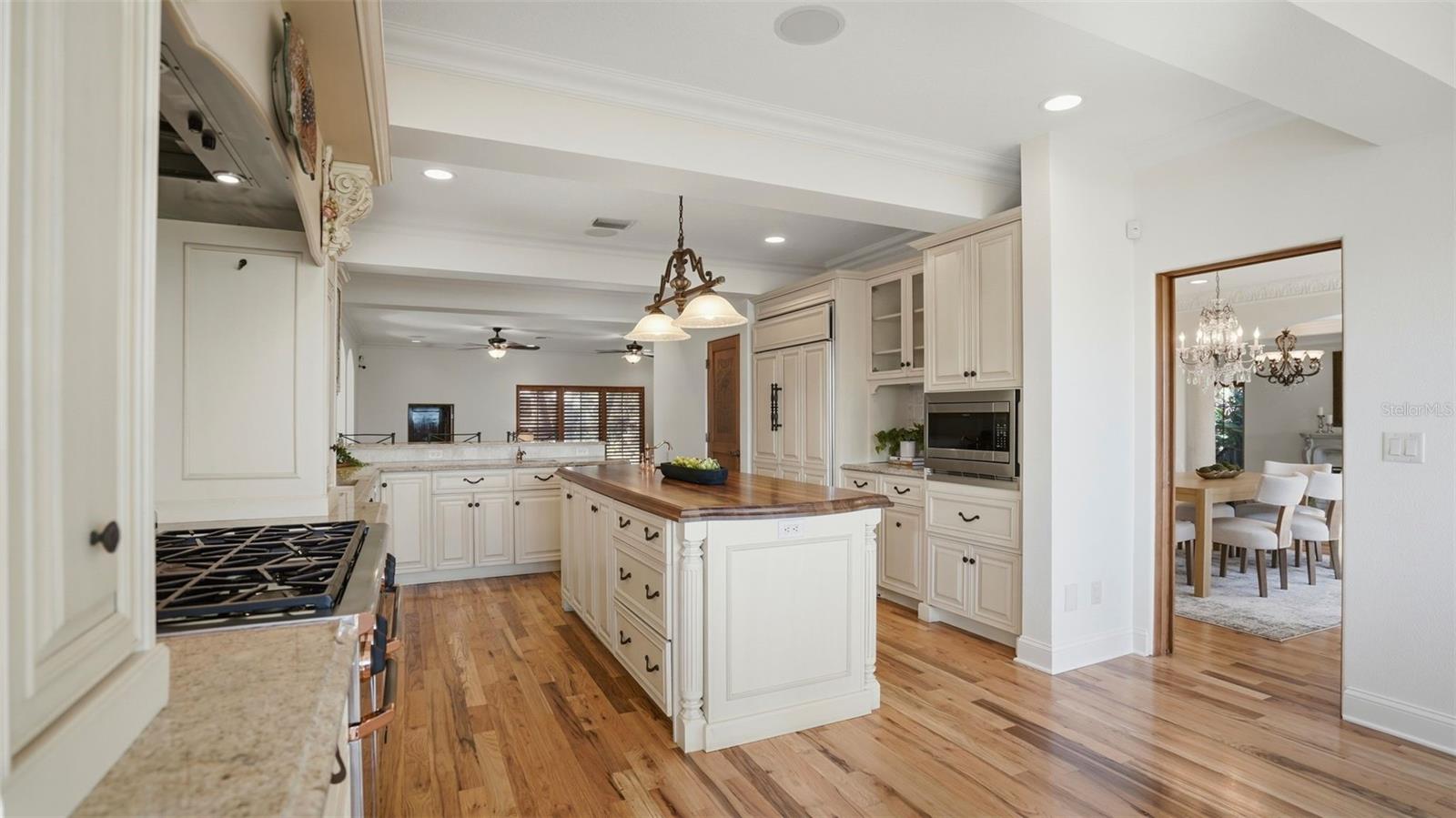 TB8489791 Property Photo