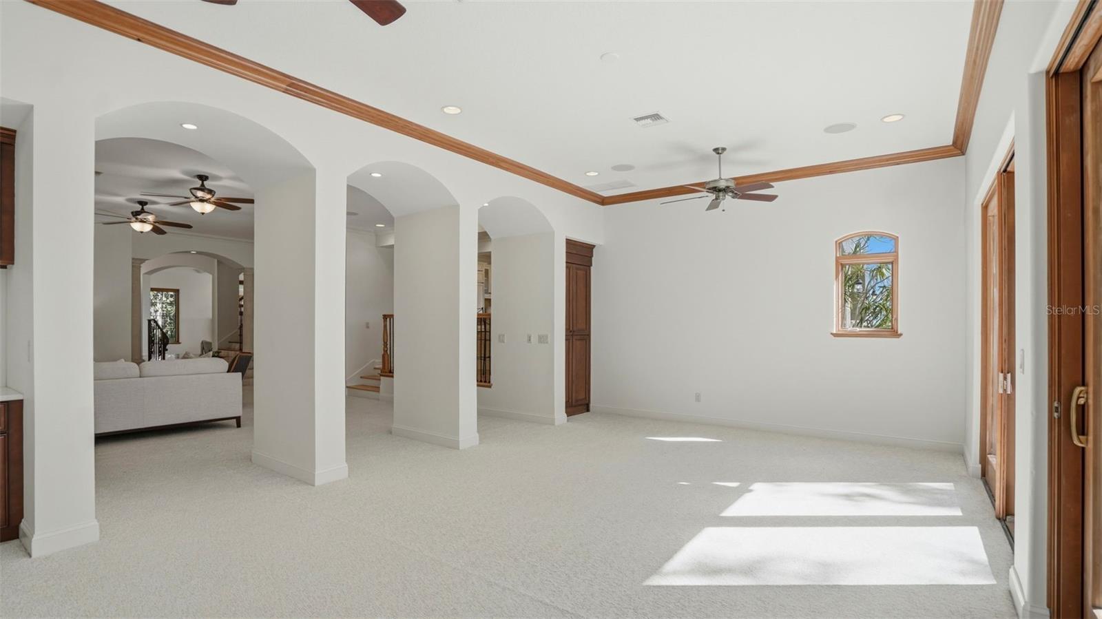 TB8489791 Property Photo