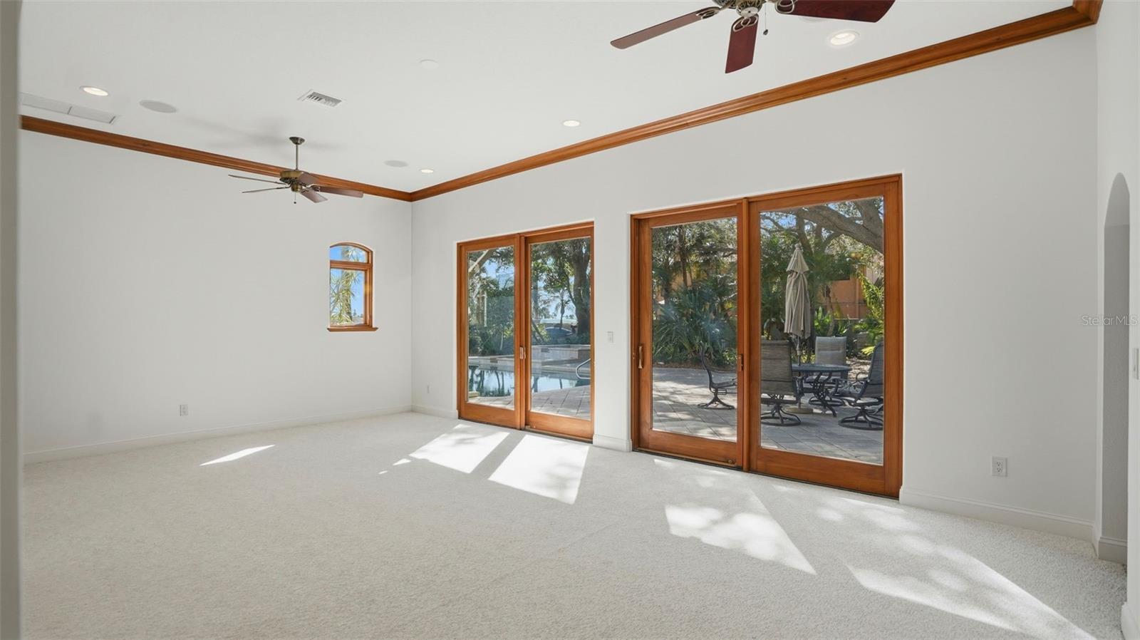 TB8489791 Property Photo