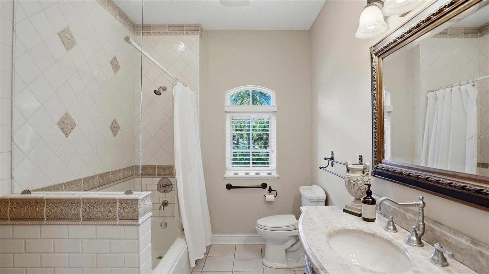 TB8489791 Property Photo