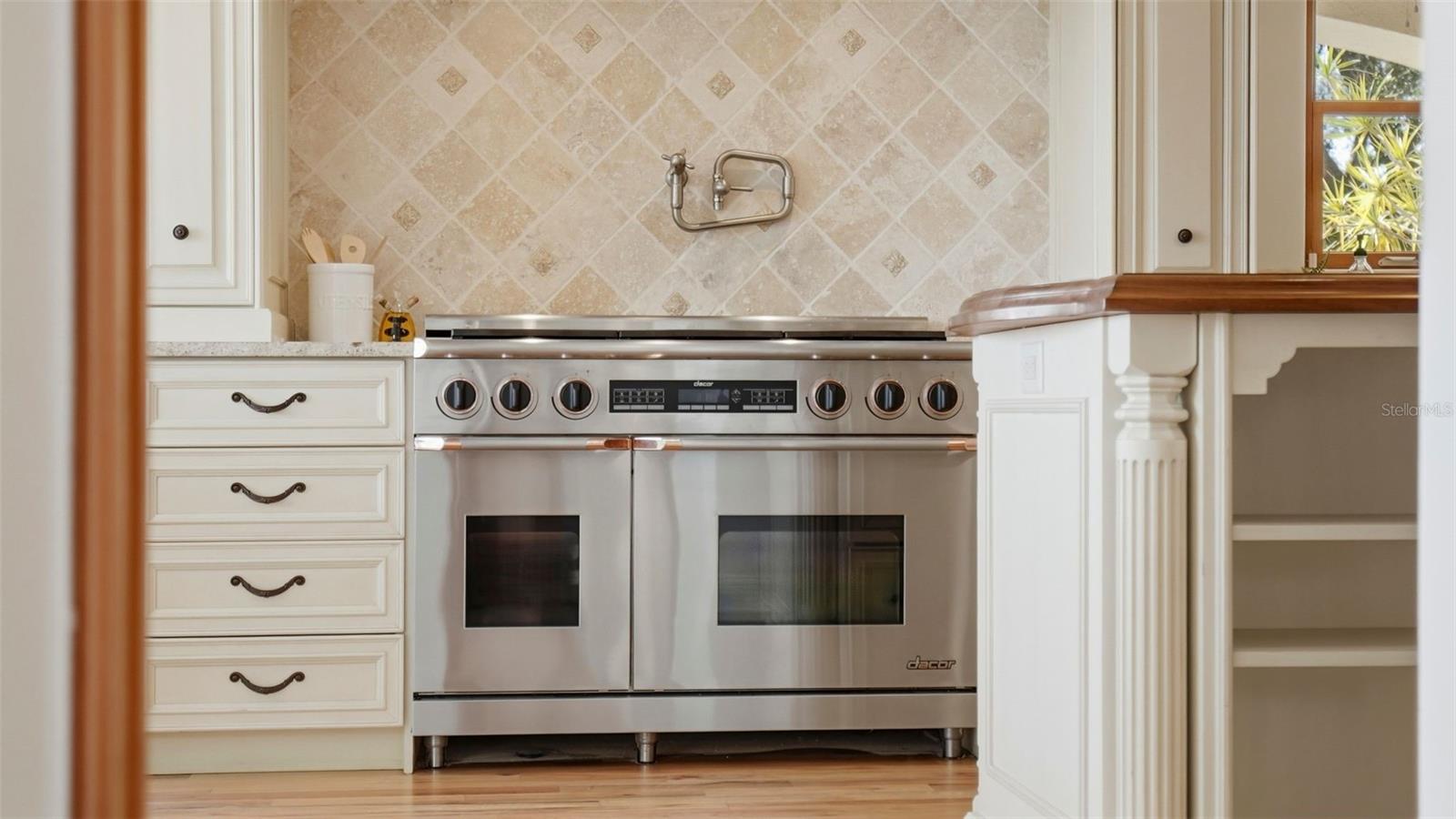 TB8489791 Property Photo