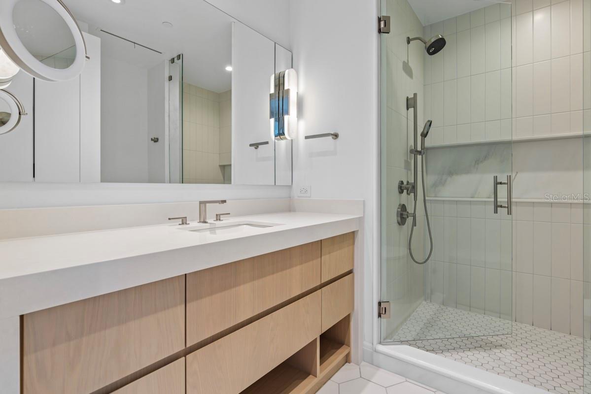 O6393339 Property Photo