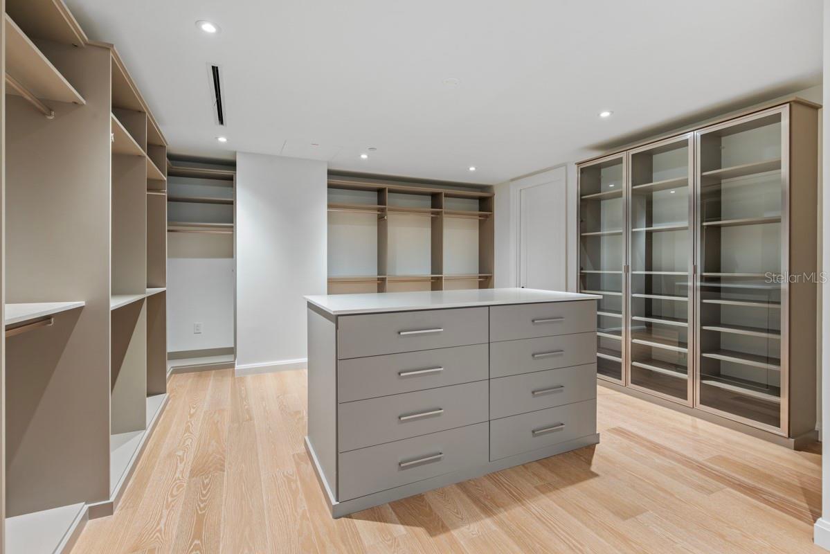 O6393339 Property Photo