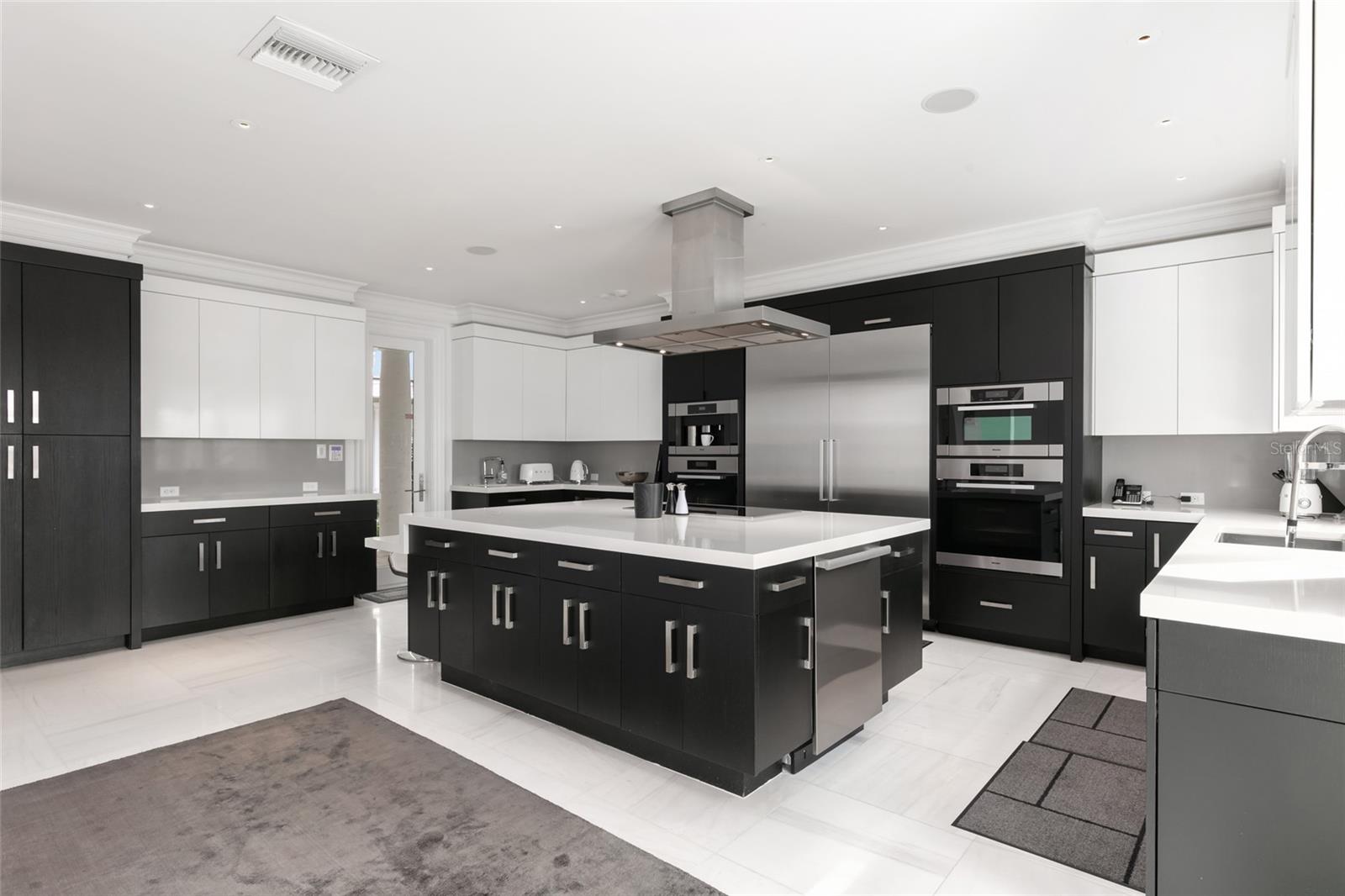 O6395291 Property Photo
