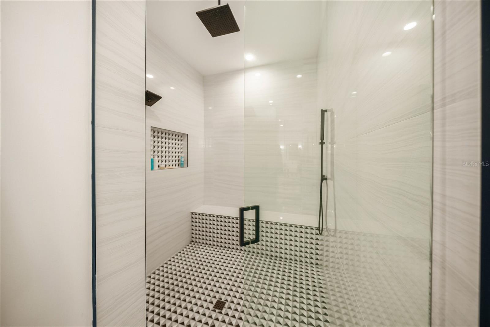 A4688392 Property Photo
