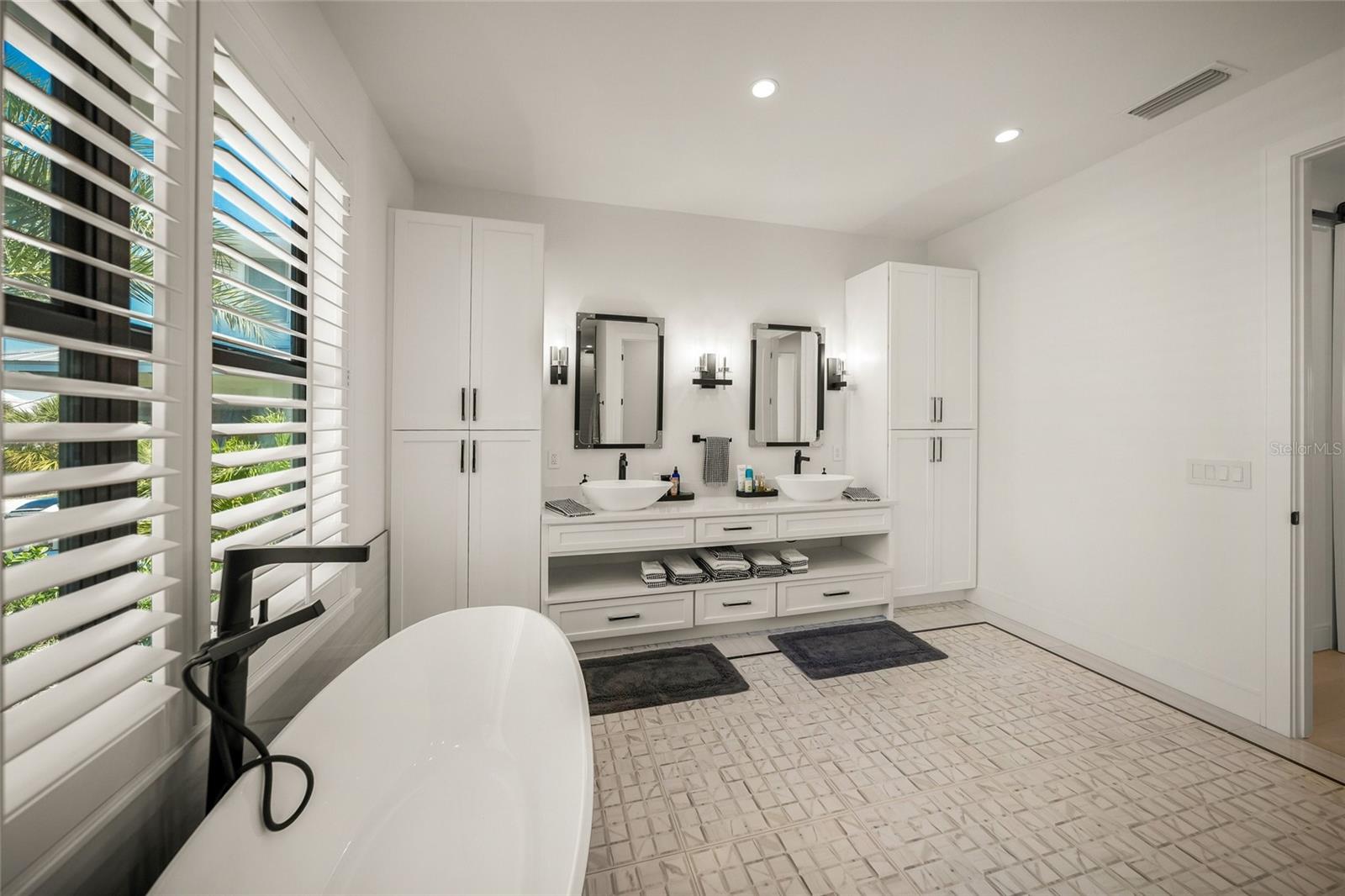 A4688392 Property Photo