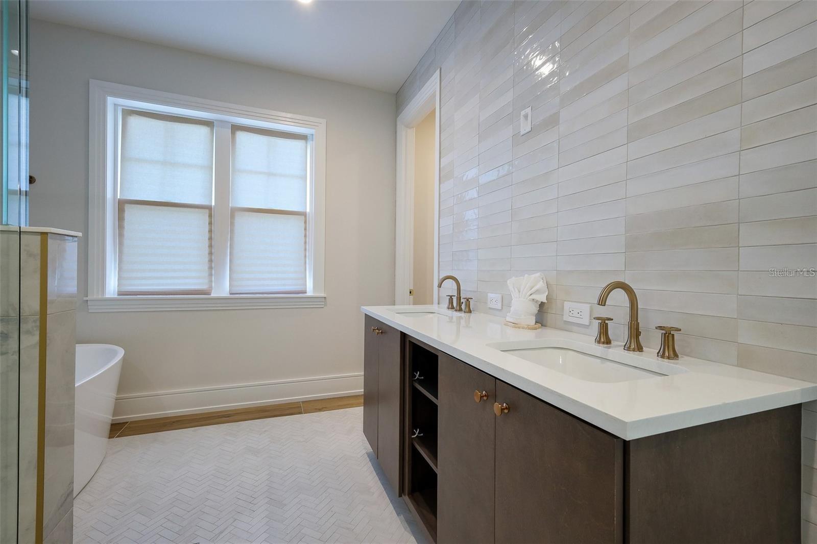 A4688706 Property Photo