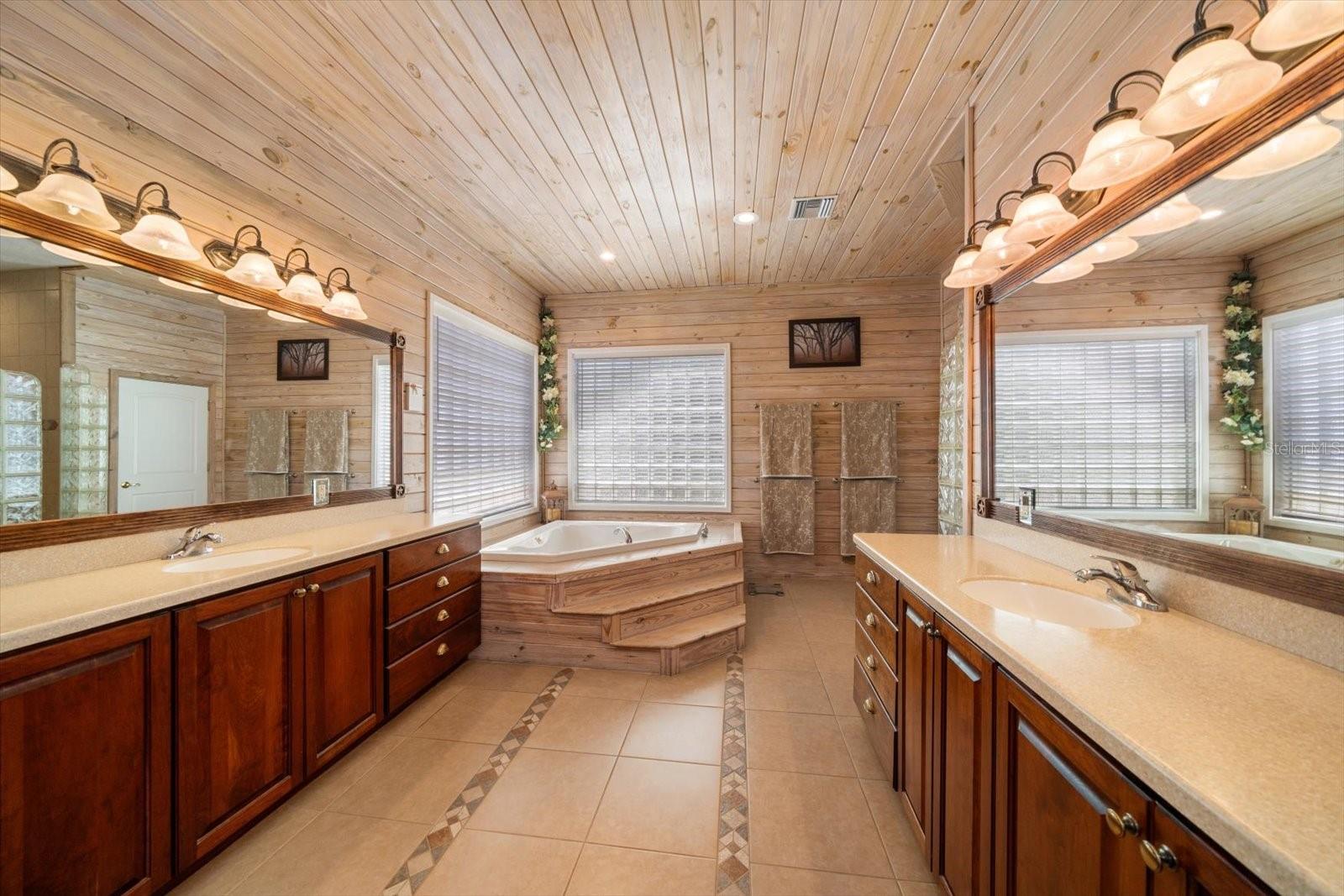 TB8494011 Property Photo