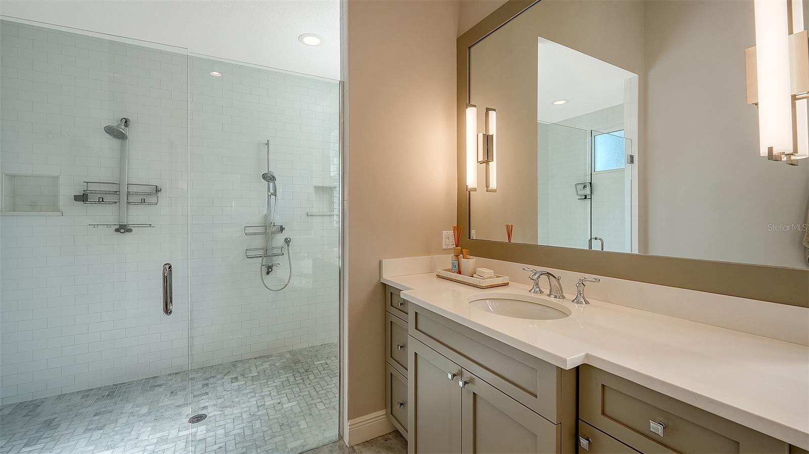 A4688995 Property Photo