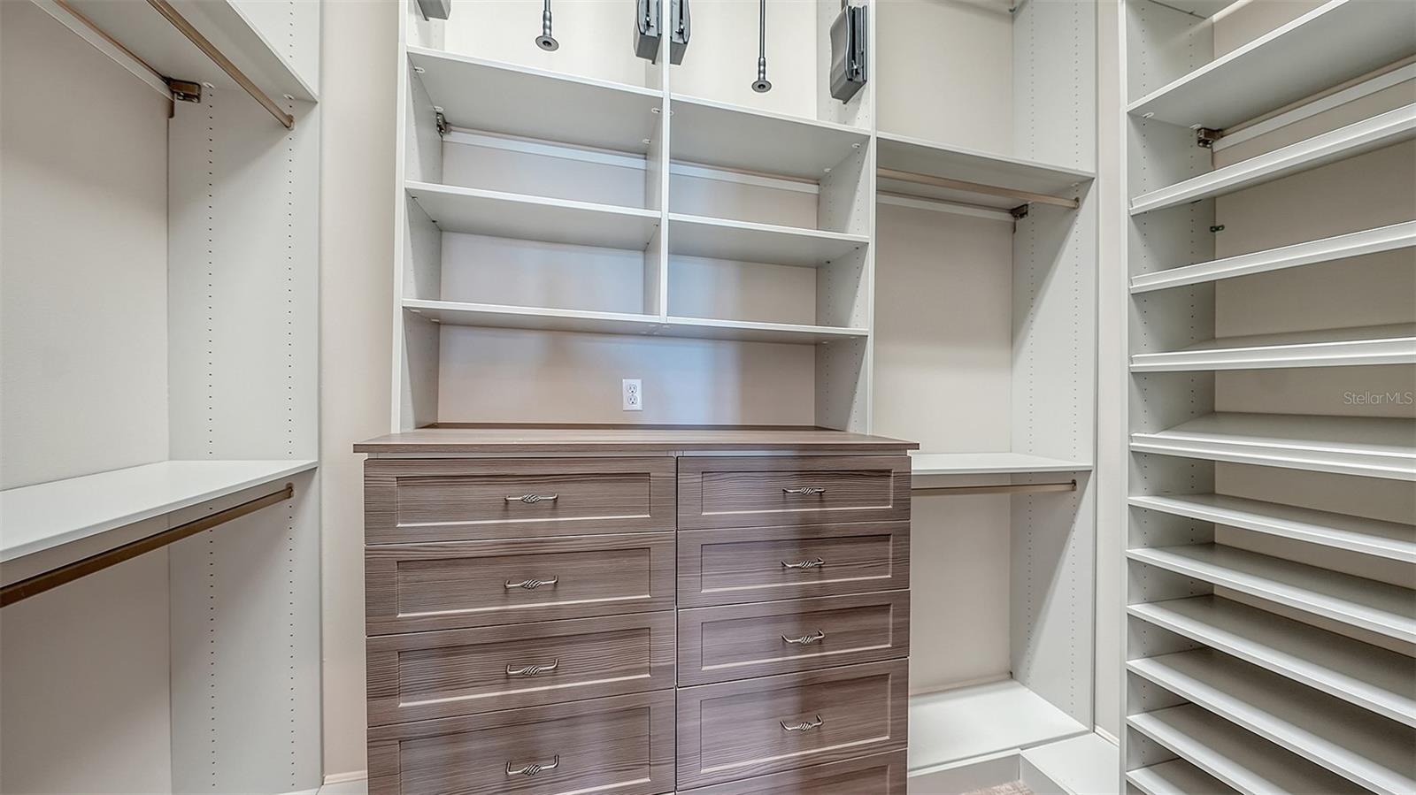 A4688995 Property Photo