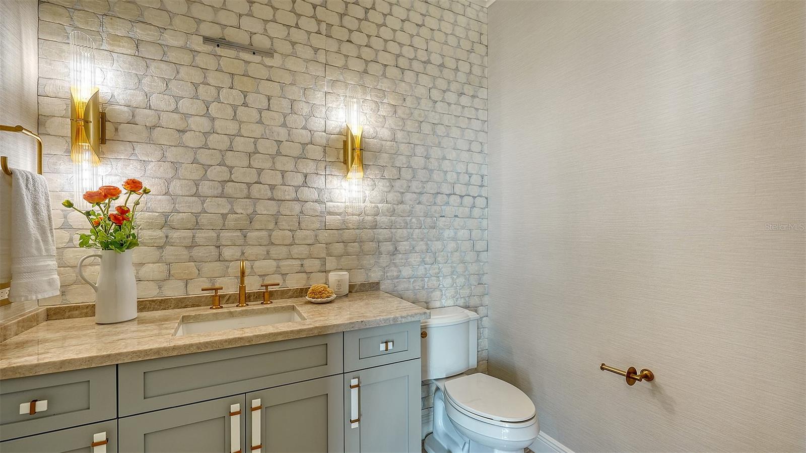 A4688995 Property Photo