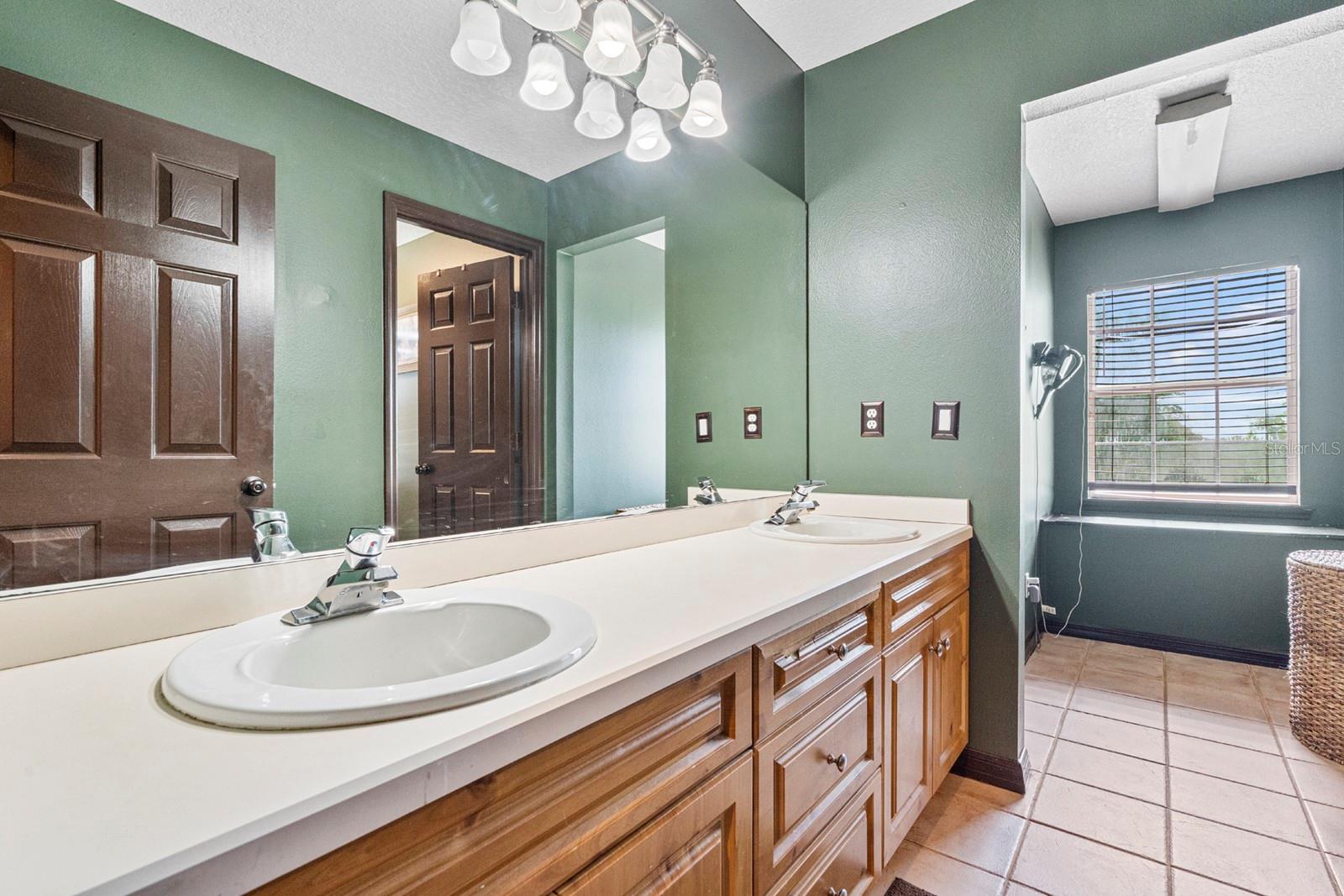O6397379 Property Photo