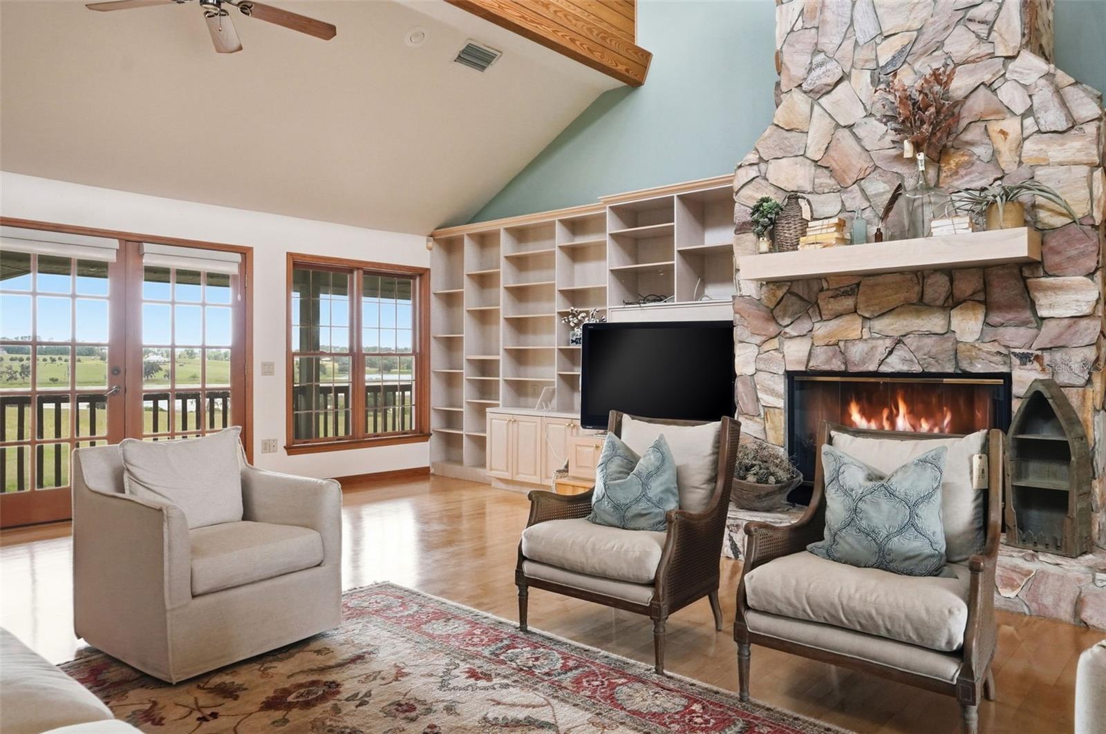 W7884689 Property Photo