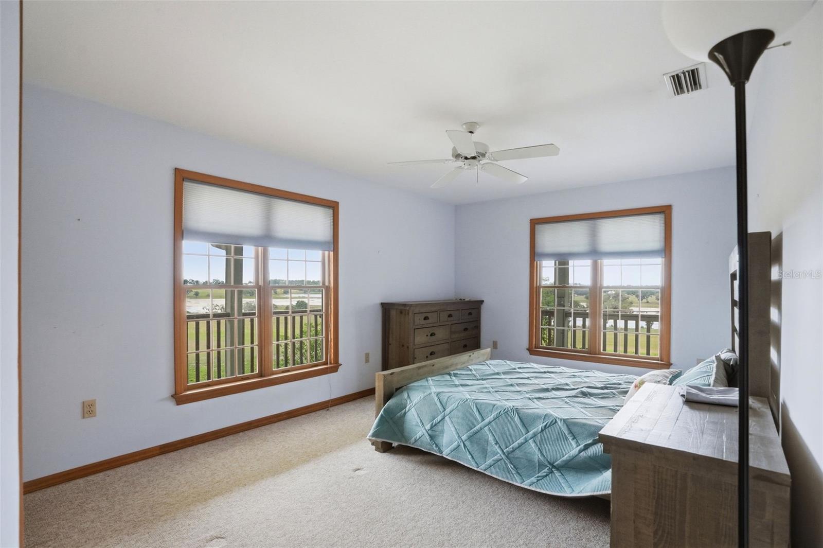W7884689 Property Photo