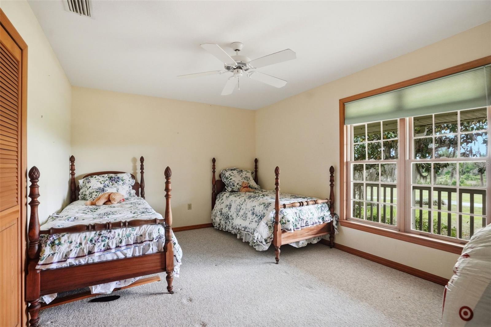 W7884689 Property Photo