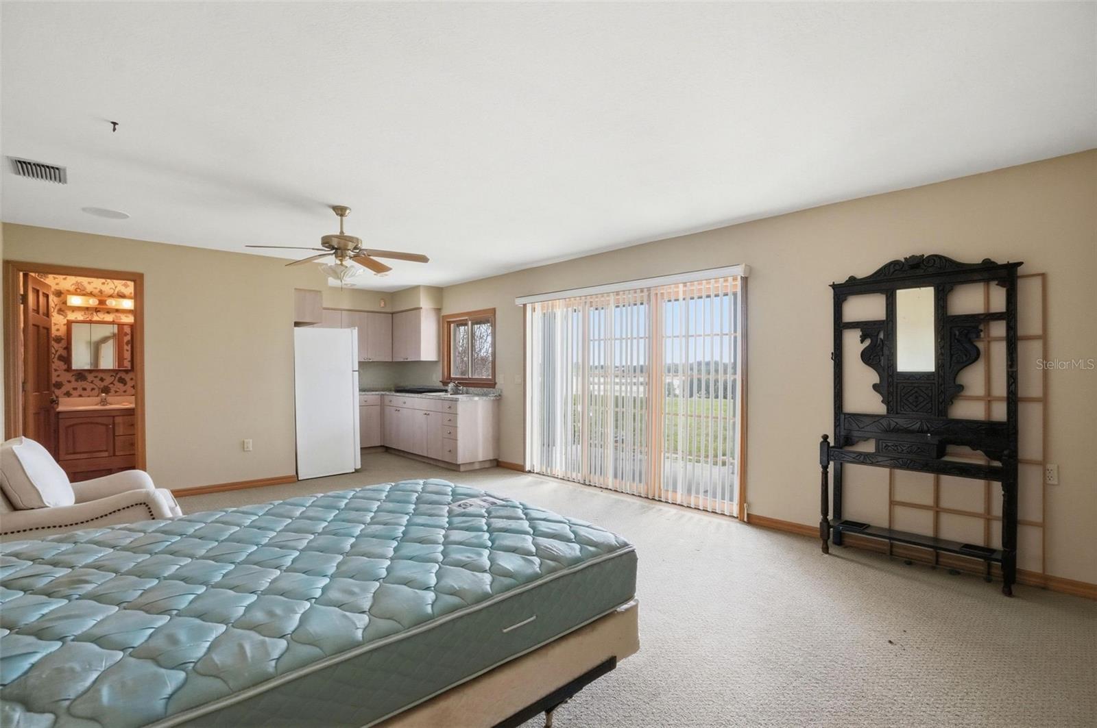 W7884689 Property Photo