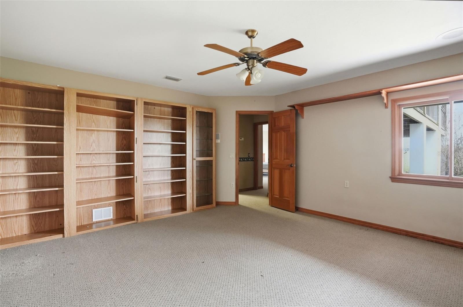 W7884689 Property Photo