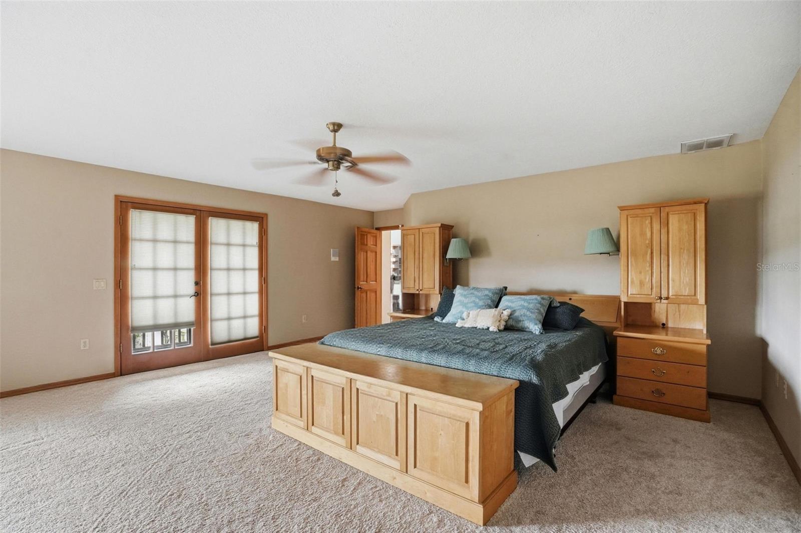 W7884689 Property Photo