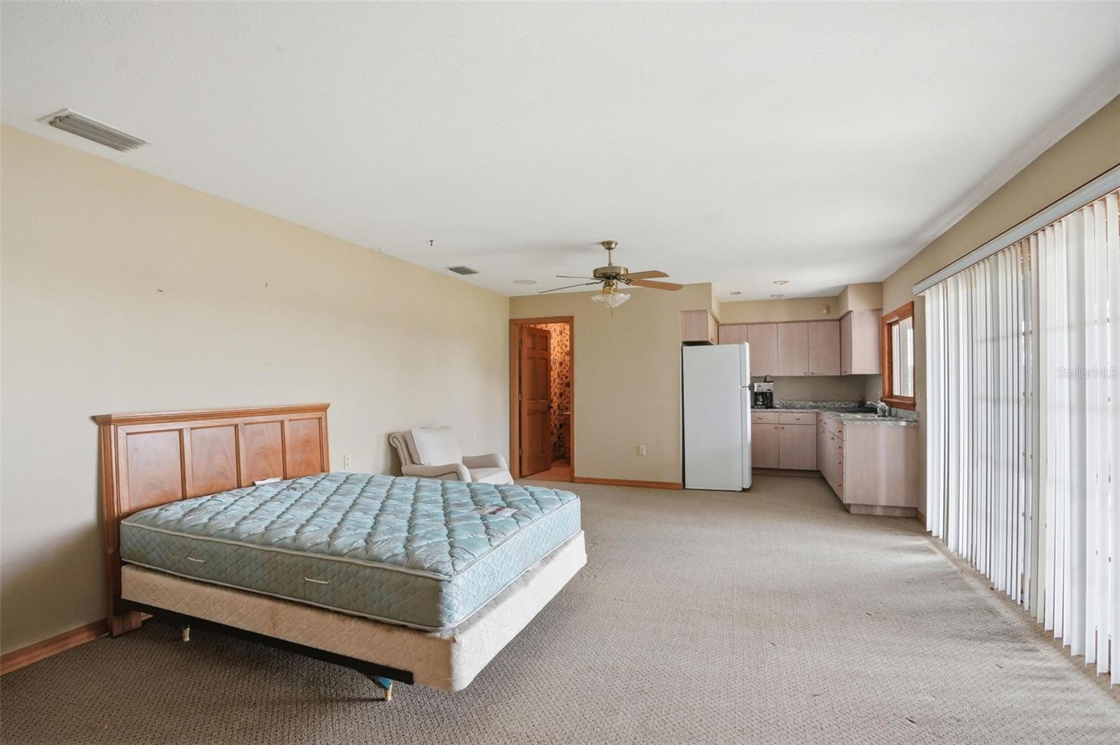 W7884689 Property Photo