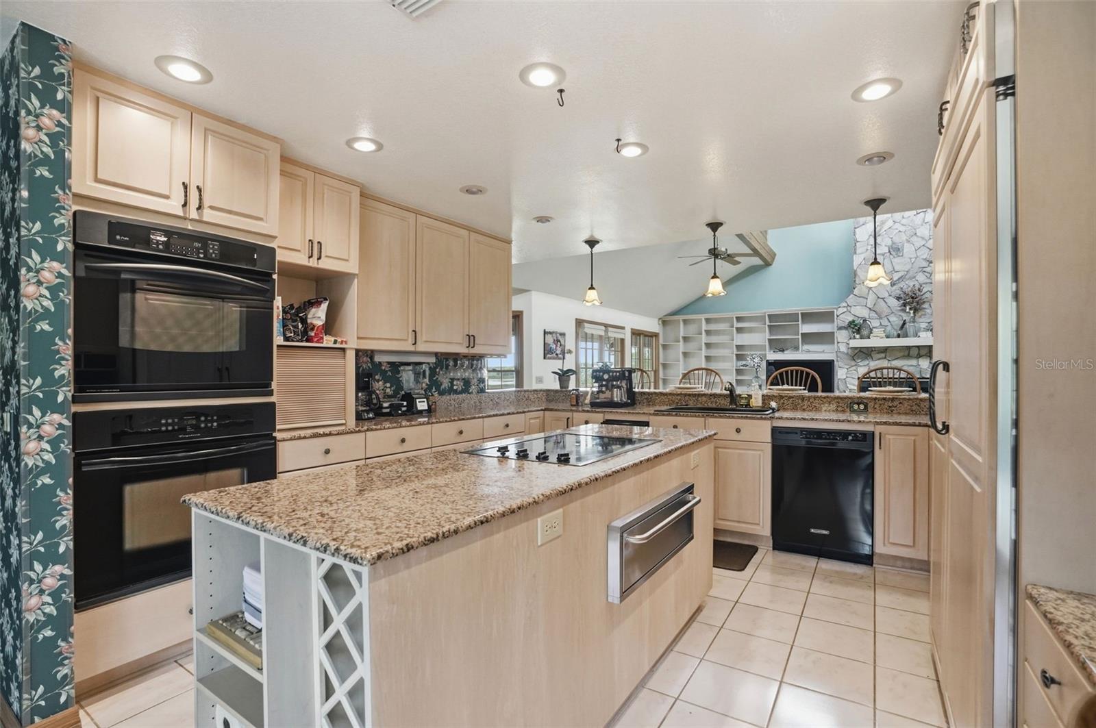 W7884689 Property Photo