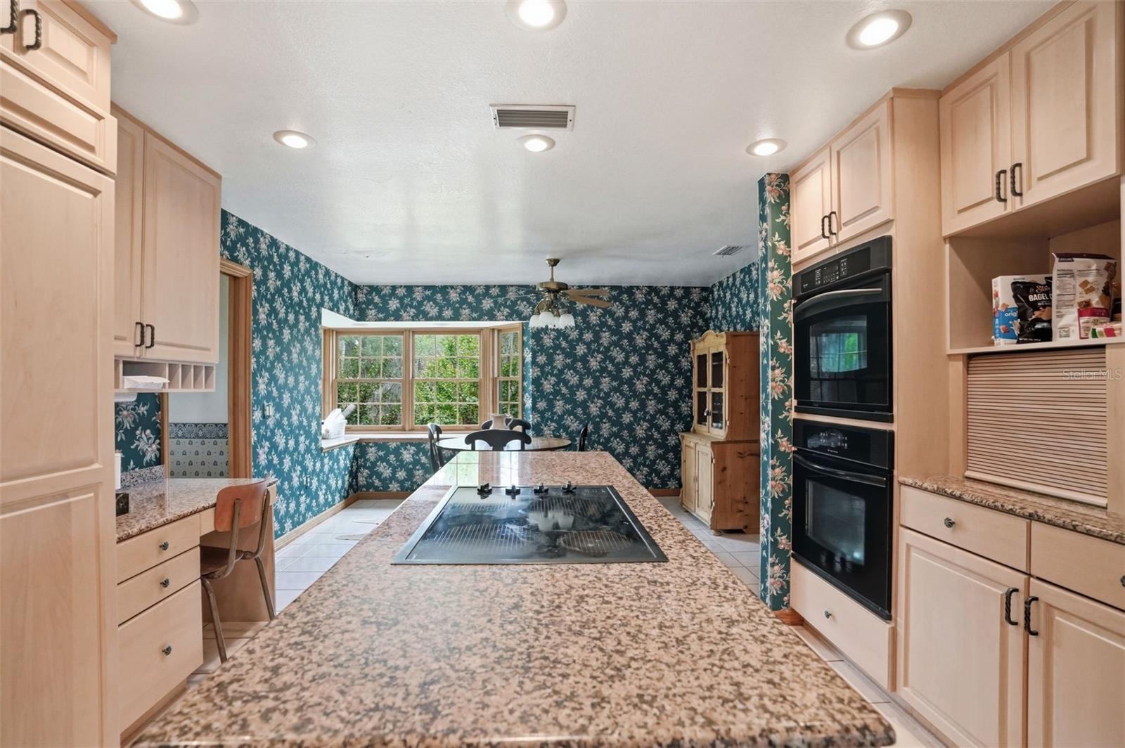 W7884689 Property Photo
