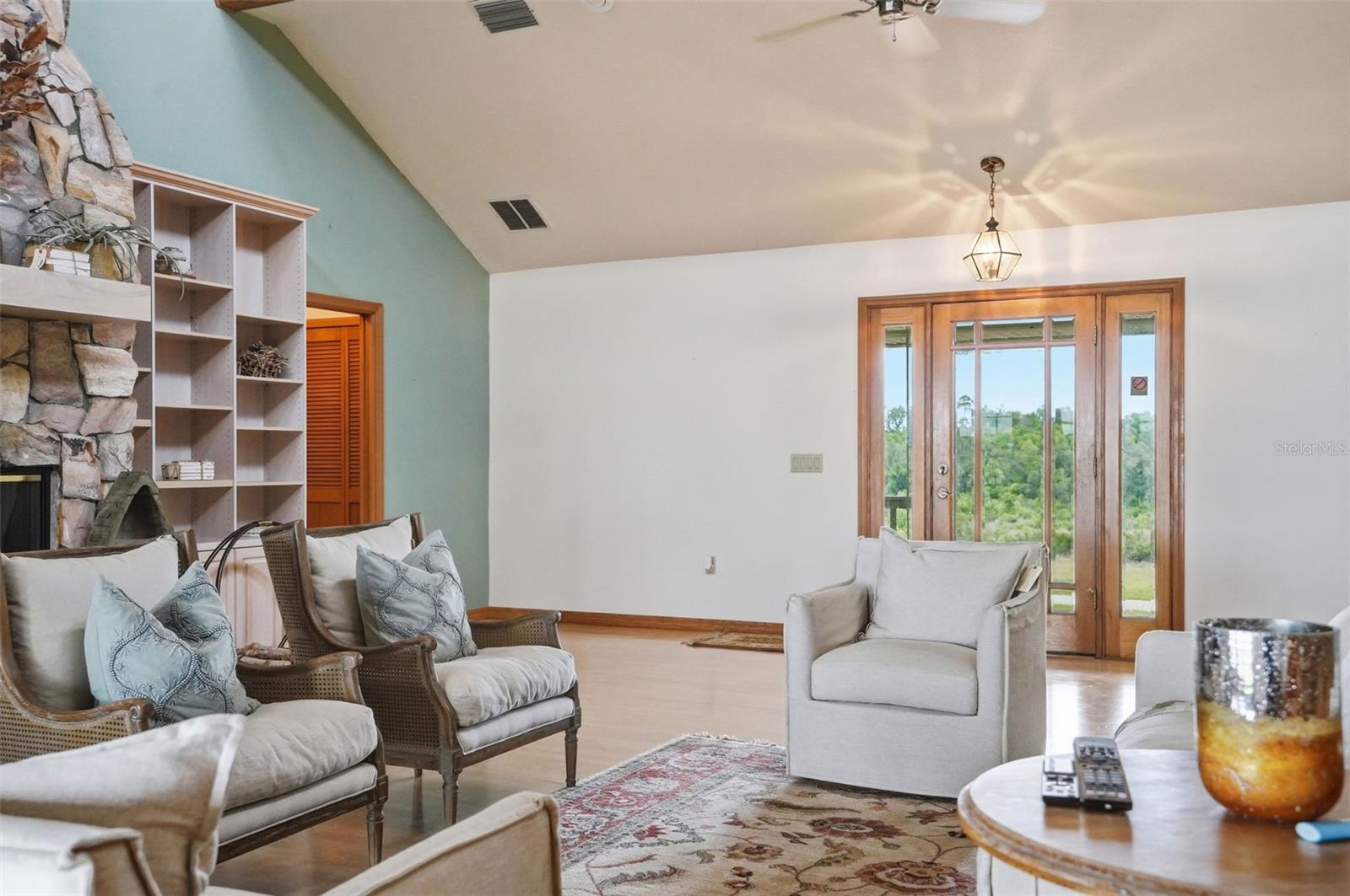 W7884689 Property Photo