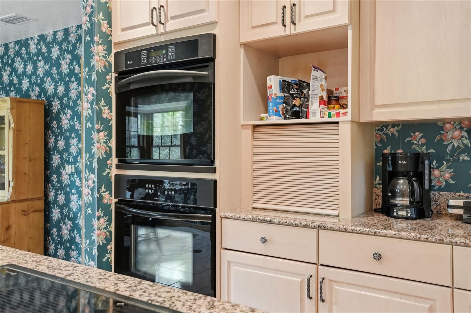 W7884689 Property Photo