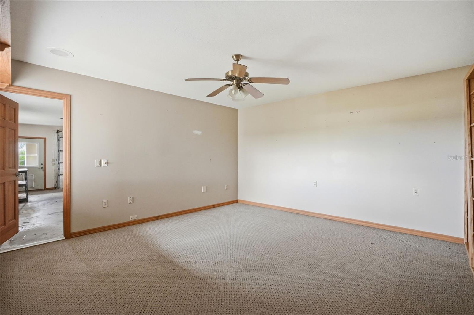 W7884689 Property Photo
