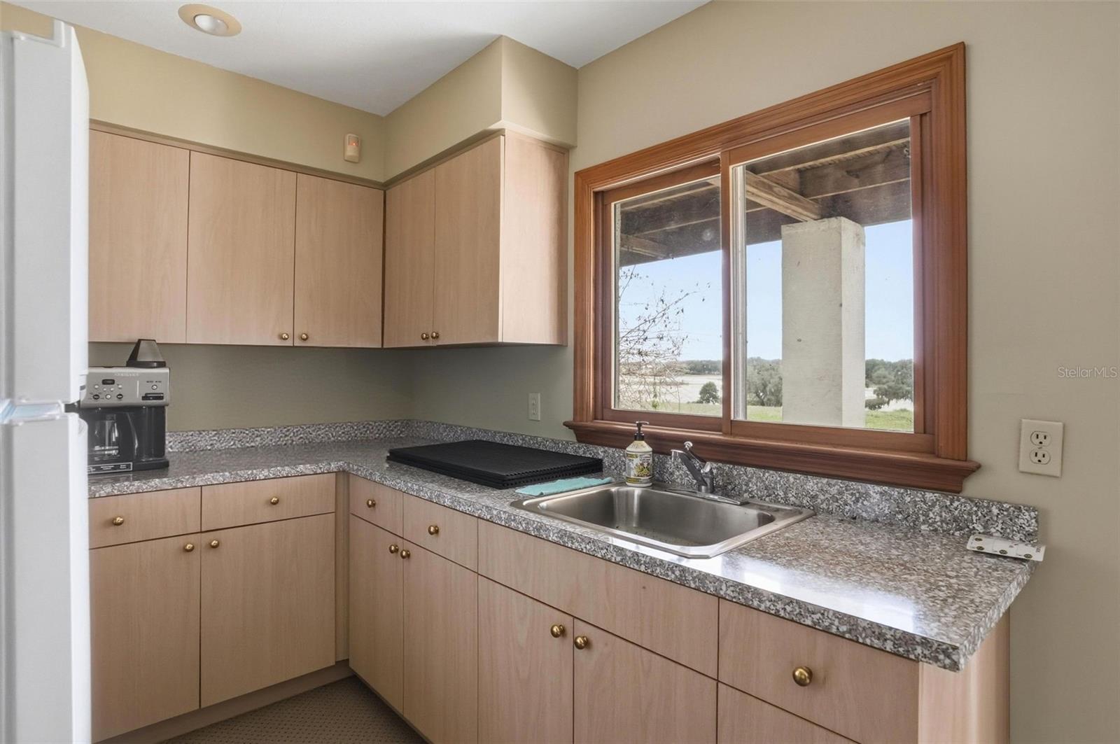 W7884689 Property Photo