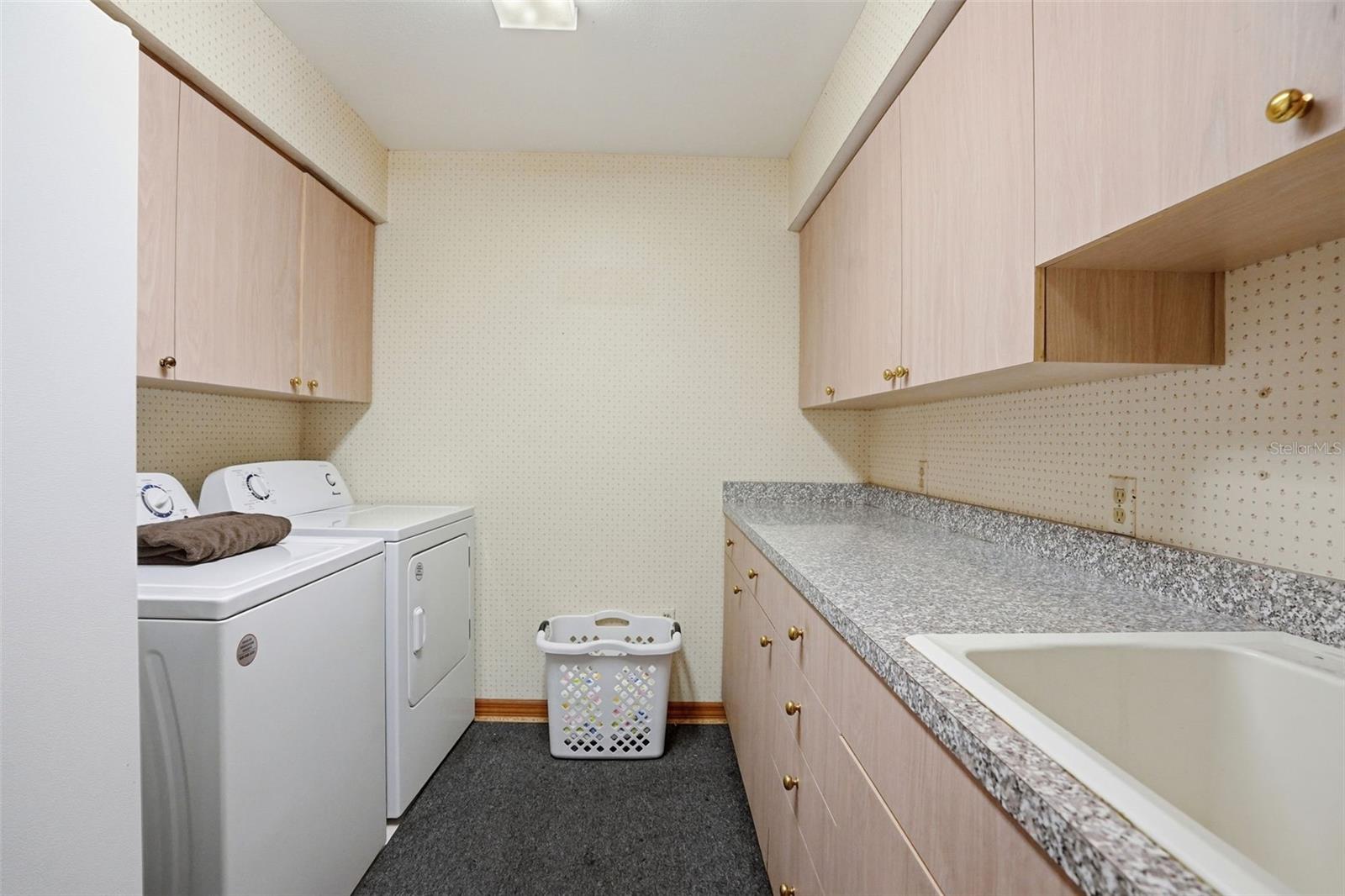W7884689 Property Photo