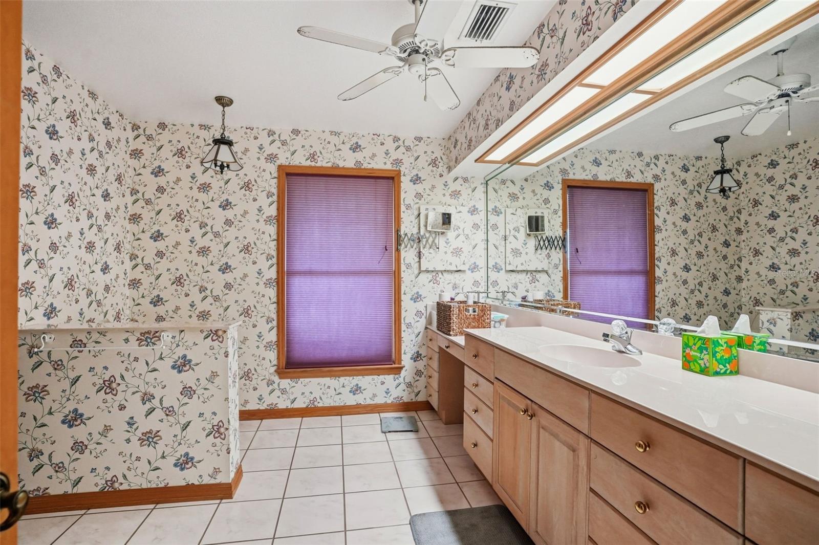 W7884689 Property Photo