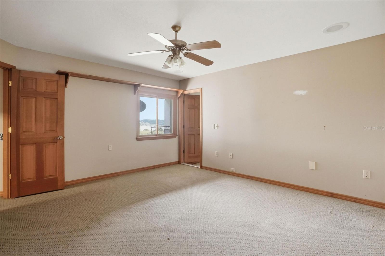 W7884689 Property Photo