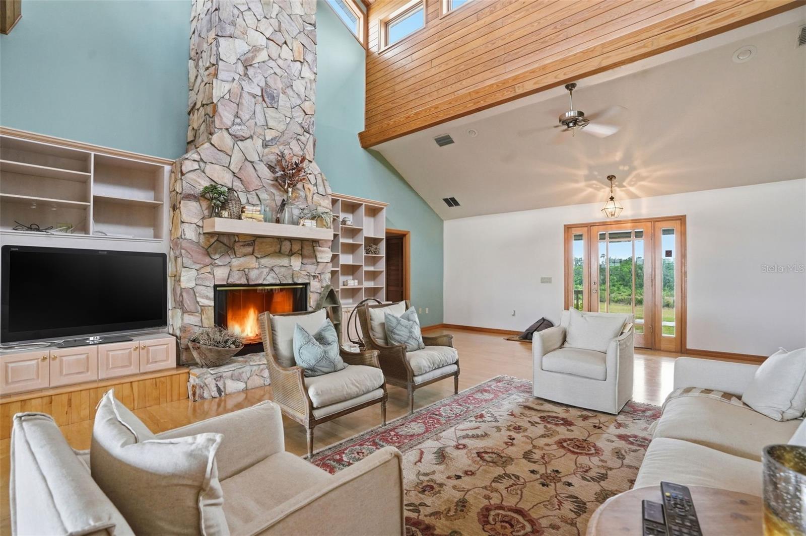 W7884689 Property Photo